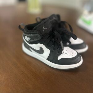 Nike Kids 11C AirJordan 1 / white/black /iron grey